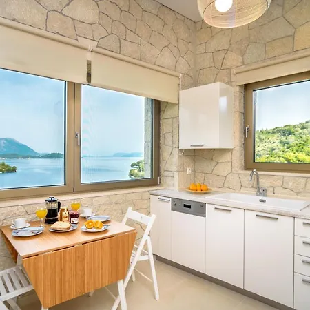 Villa Spilia Bay House *